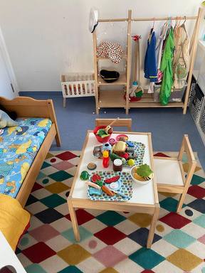 Spielecke mit buntem Boden